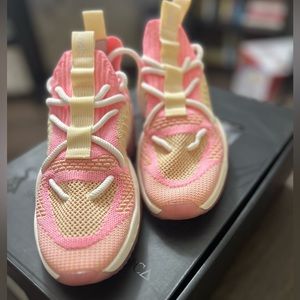 SIA Collective Vultr V2 Strawberry Shortcake